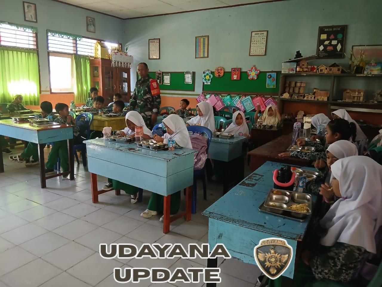 Babinsa Kelurahan Kuang Dampingi Program Makan Bergizi Gratis di SDN 1 Taliwang