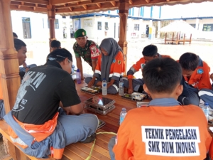 Babinsa Desa Belo Dampingi Program Makan Bergizi Gratis di SMK Rum Inovasi