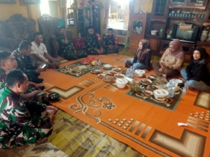 Ketua Persit Cabang Ranting 44 Kodim 1628/Sumbawa Barat Laksanakan Kunjungan ke Desa Rarak Rongis