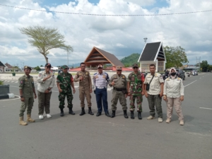 Anggota Koramil 1628-01/Taliwang Ikut Meriahkan Karnaval Budaya HUT ke-22 Kabupaten Sumbawa Barat