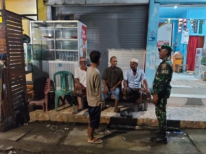 Babinsa Koramil 1628-01/Taliwang Gelar Patroli Malam, Jaga Ketentraman dan Keamanan Warga