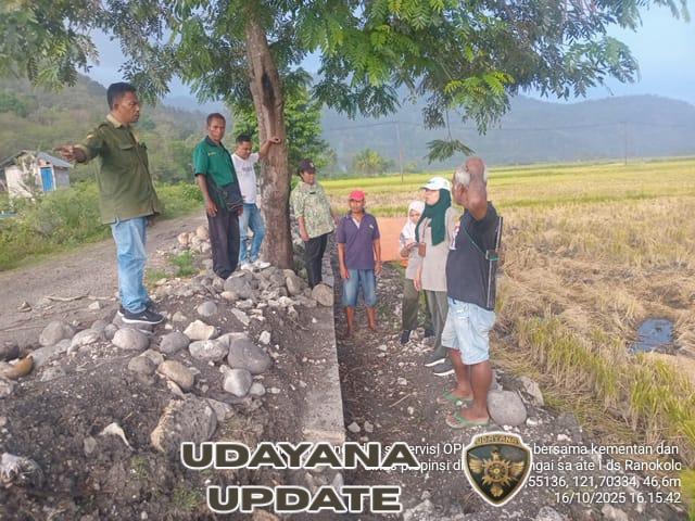 Tingkatkan Produktivitas Pertanian, Babinsa Maurole Aktif Kawal Saluran Irigasi di Desa Ranakolo