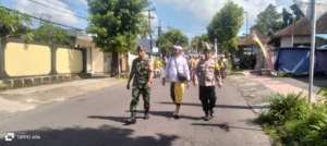 Babinsa Sidan Kawal Pengamanan Upacara Ngening Ida Pedanda Istri Sindhuwati Manggis Peling