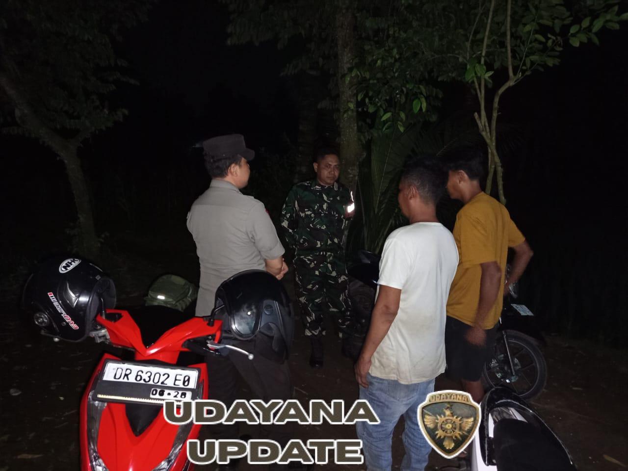 ‎Babinsa dan Bhabinkamtibmas Lendang Nangka Gelar Patroli Kongkow untuk Jaga Kamtibmas