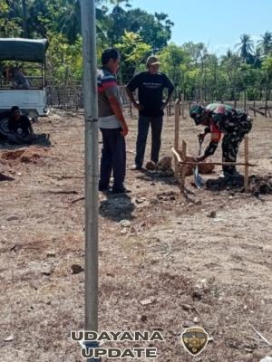 Babinsa Koramil 1627-03/Batutua Terlibat Aktif dalam Penyiapan Ground Breaking KDKMP di Rote Ndao