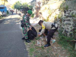Babinsa dan Bhabinkamtibmas Banjar Jawa Ajak Warga Wujudkan Lingkungan Bersih dan Sehat
