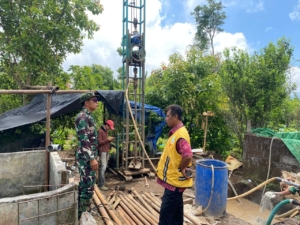 Dukung Program Pemerintah, Babinsa Tigawasa Bersama PU Provinsi Bali Lakukan Pendataan Wilayah Kekeringan