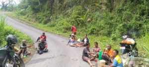 Serda Anronikus Tampani Ingatkan Warga Wologai II Jaga Keselamatan di Tengah Cuaca Tak Menentu