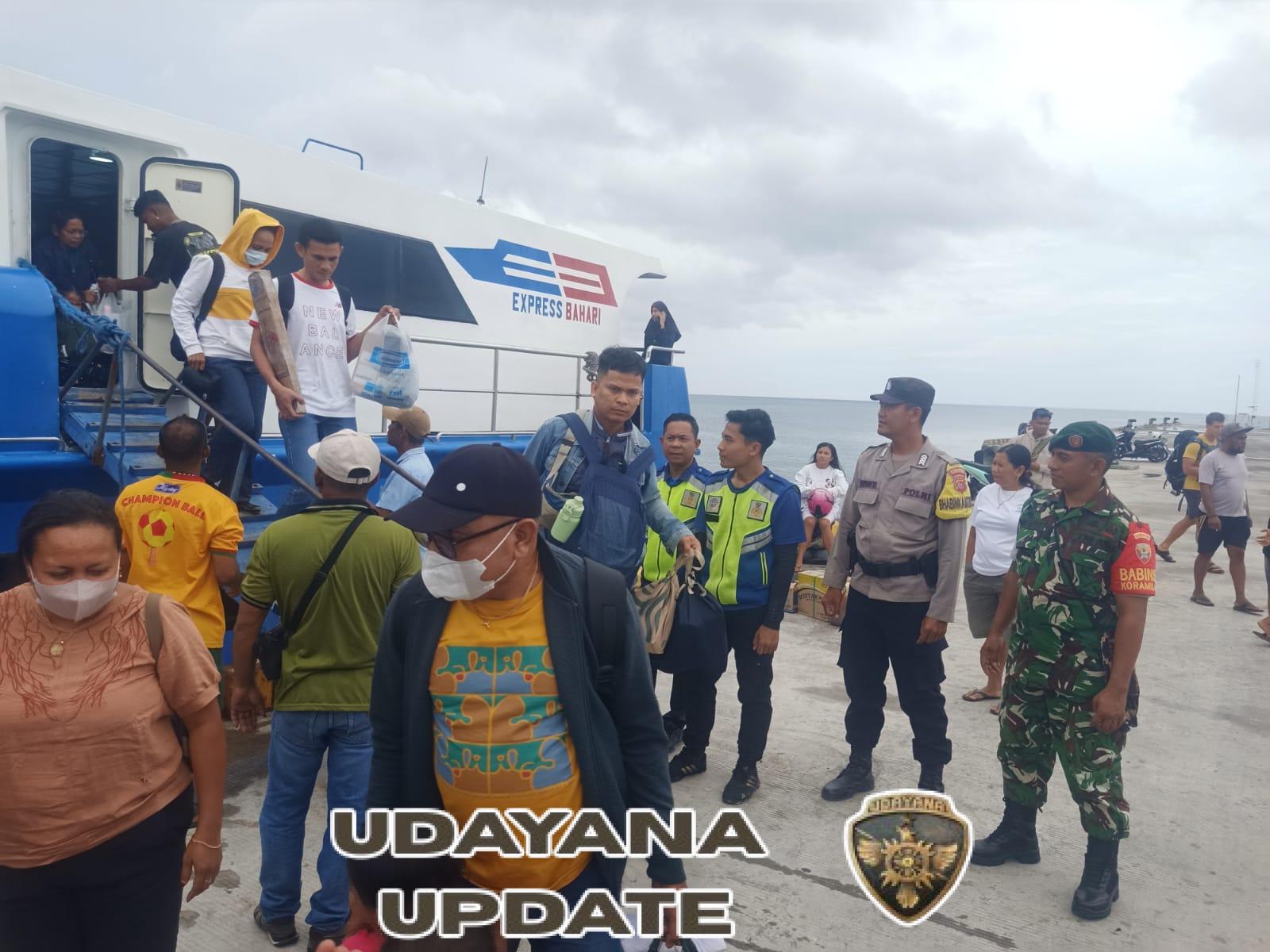 Piket Koramil 1627-01/Baa Sertu Yunus Ketti Laksanakan Pemantauan KMP Express Bahari 8E di Pelabuhan Ba’a