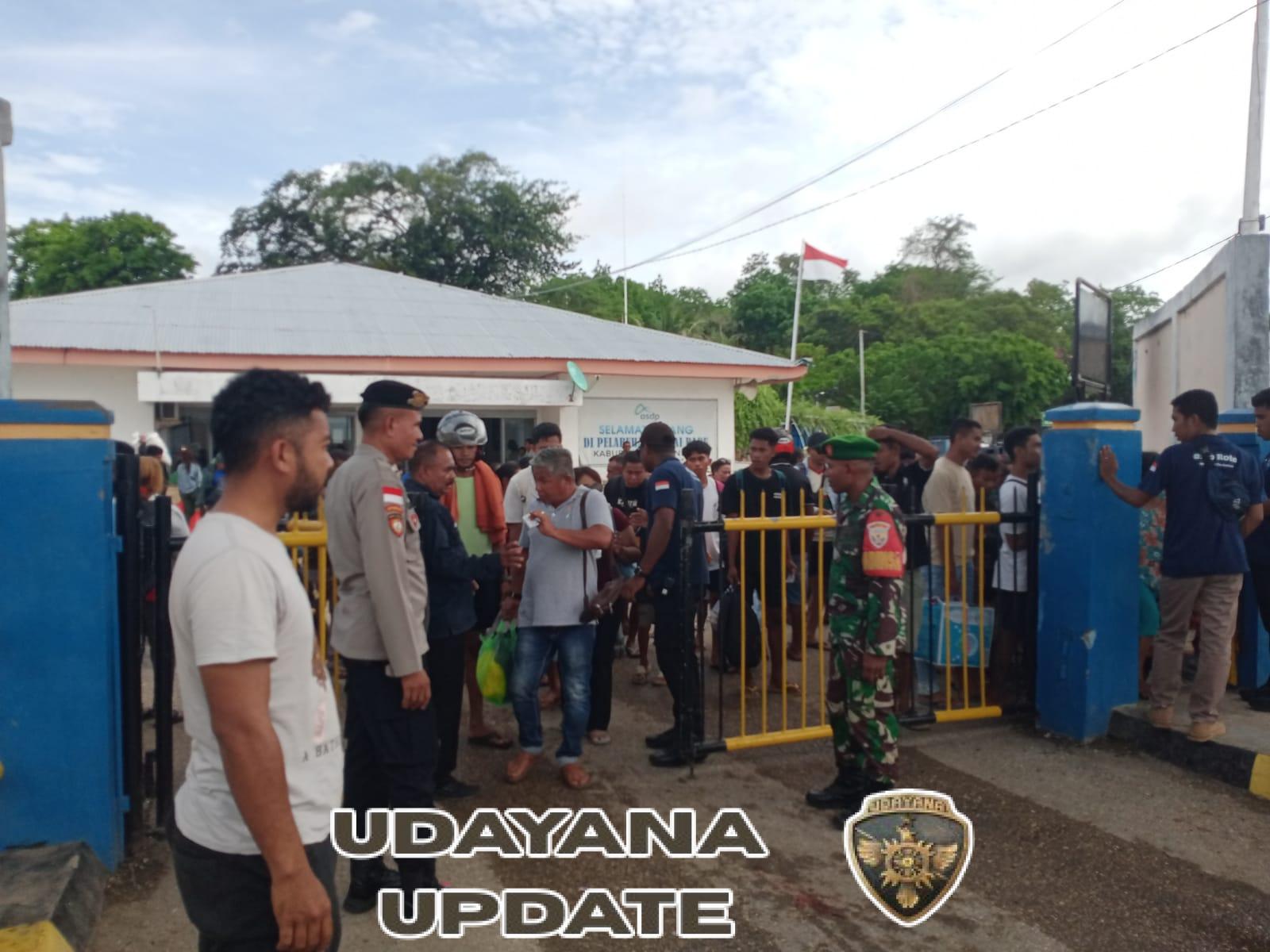 Babinsa Koramil 1627-02/Pantai Baru Sertu Andre T Amankan Aktivitas KMP Kalibodri di Pelabuhan Pantai Baru