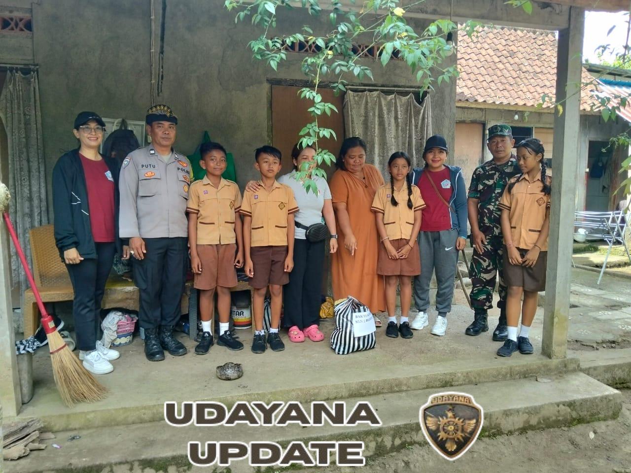 TNI Hadir di Tengah Masyarakat Lewat Kegiatan Sosial Berbagi Sembako