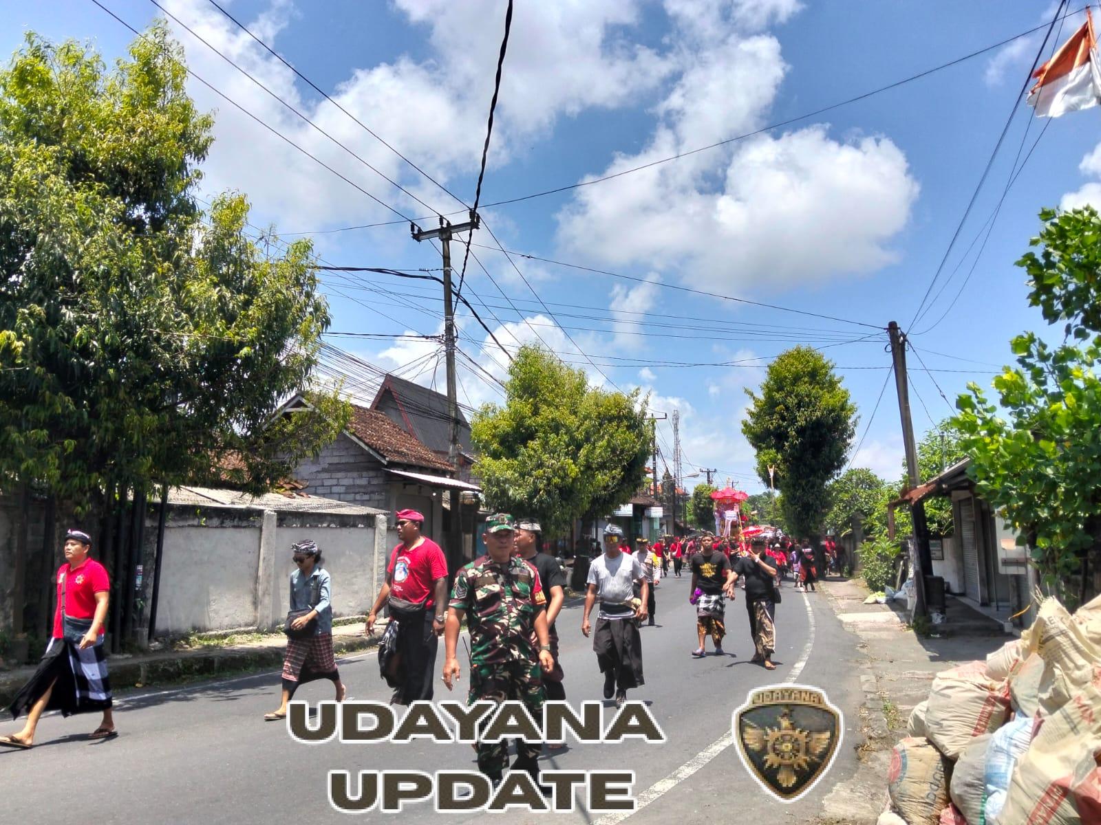 Babinsa Bedulu Kawal Kelancaran Upacara Adat Ngaben di Banjar Mas