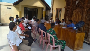Babinsa Koramil Nusa Penida Monitoring Musdes Desa Batukandik