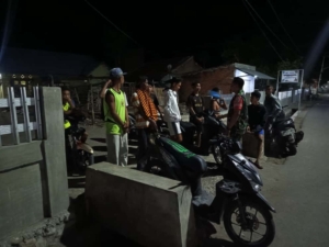 Babinsa Koramil 1614-03/Hu’u dan Karang Taruna Desa Jala Gelar Patroli Malam Jaga Kondusivitas Wilayah