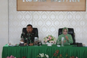 Ketua Persit KCK Koorcab Rem 161 PD IX/Udayana Ny. Kartika Hendro Cahyono Kunjungi Kodim 1627/Rote Ndao