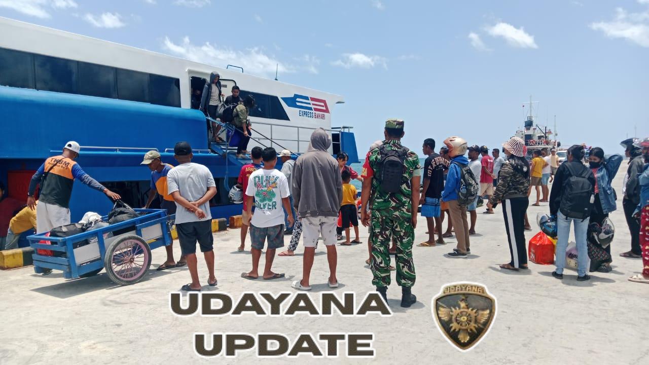 Babinsa Koramil 1627-01/Ba’a Pantau Keamanan Aktivitas Kapal di Pelabuhan Ba’a