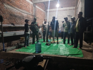 Babinsa Matua Gelar Ronda Malam Bersama Warga, Tingkatkan Keamanan dan Kekompakan