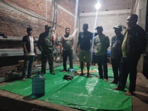 Babinsa Matua Gelar Ronda Malam Bersama Warga, Tingkatkan Keamanan dan Kekompakan