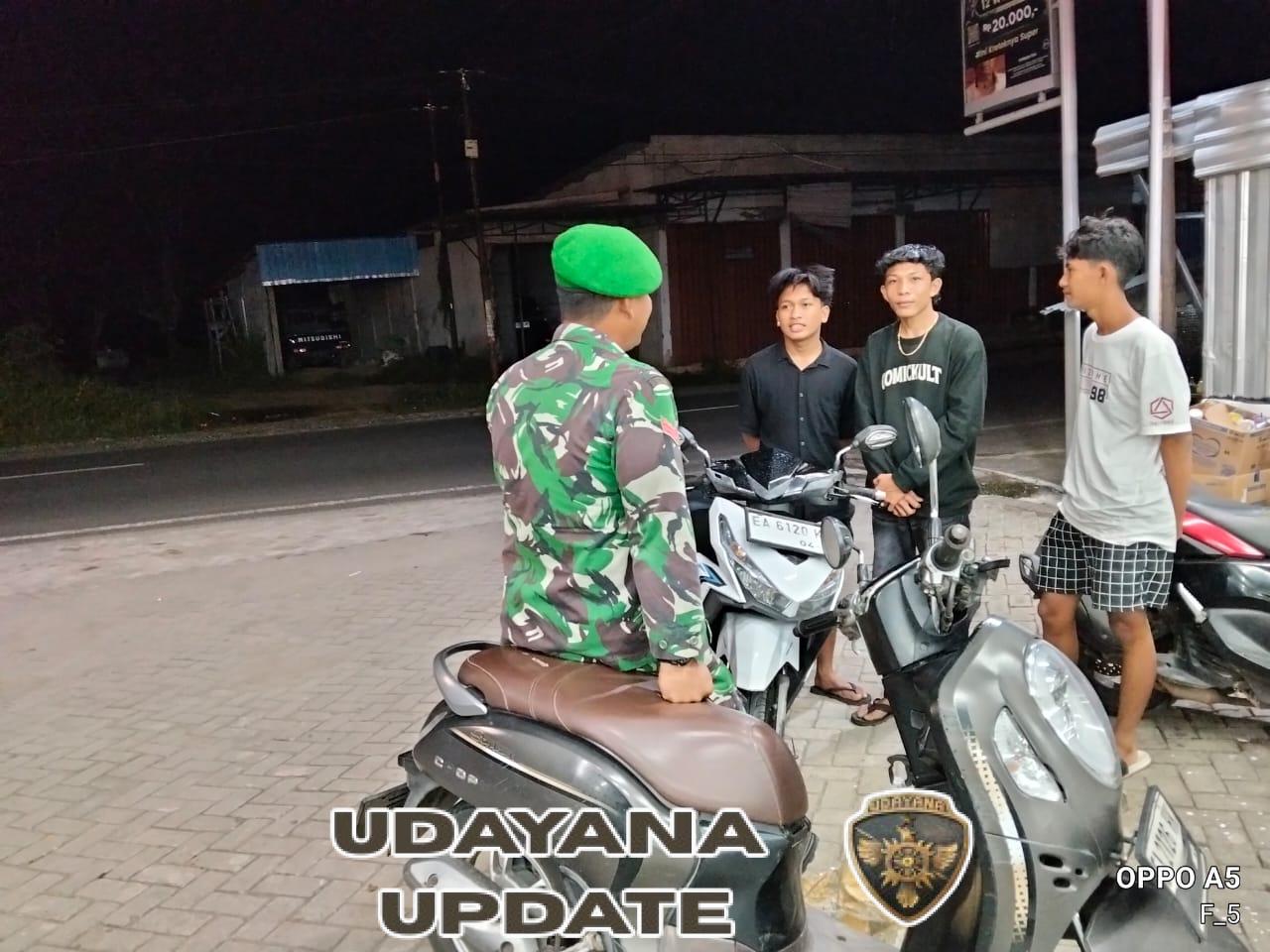 Babinsa Koramil 1628-03/Seteluk Gelar Patroli Malam Jaga Kondusivitas Wilayah