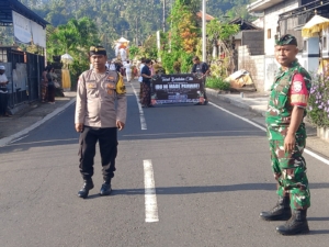 Kemanunggalan TNI-Polri dan Masyarakat” Babinsa dan Bhabinkamtibmas Subuk Sukses Amankan Dua Upacara Ngaben Sekaligus.