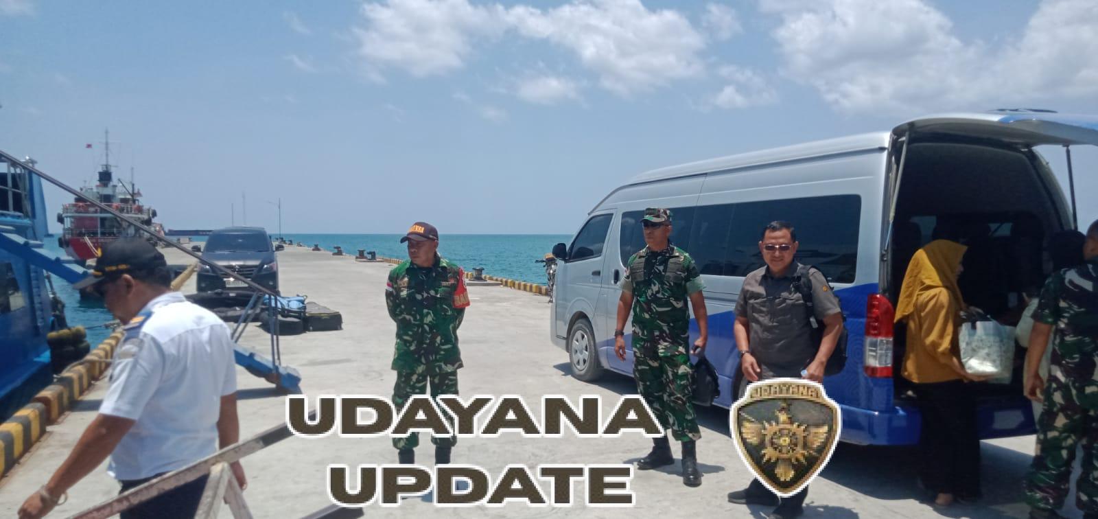 Piket Koramil 1627-01/Baa Pantau Kedatangan dan Keberangkatan Kapal Expres Bahari 8E di Pelabuhan Ba’a