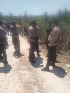 Babinsa Koramil 1627-03/Batutua Kawal Aksi Massa di Depan PT. Bo’a Development Berjalan Aman dan Terkendali