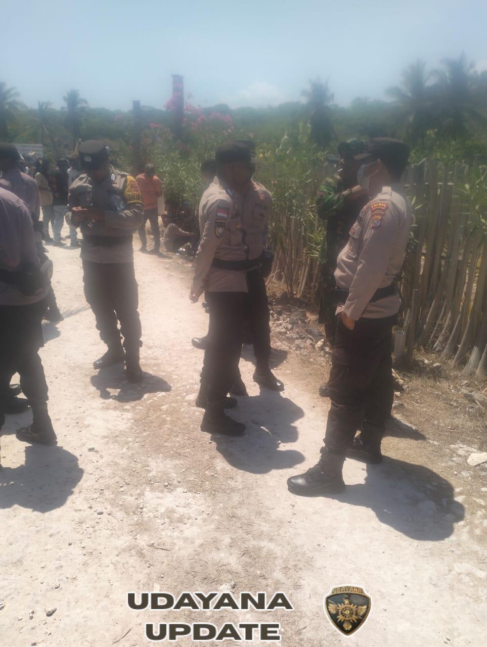 Babinsa Koramil 1627-03/Batutua Kawal Aksi Massa di Depan PT. Bo’a Development Berjalan Aman dan Terkendali