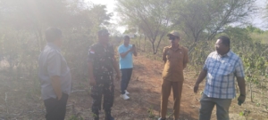 Babinsa Serda Delfi Amalo Dampingi Peninjauan Lokasi Hibah Tanah untuk Pembangunan YTP dan MA di Rote Tengah