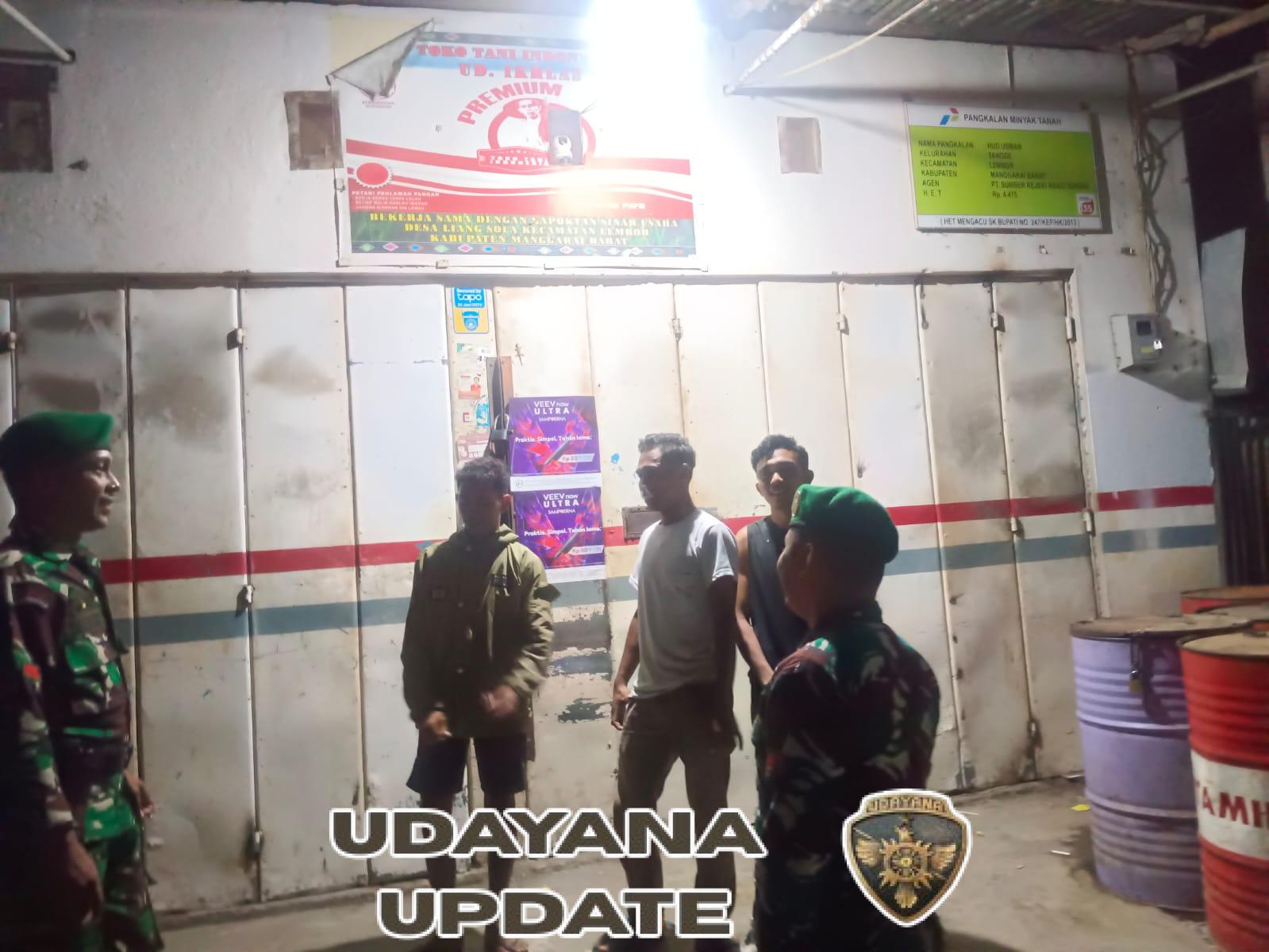 Babinsa Koramil 1630-02/Lembor Laksanakan Patroli Wilayah Jaga Stabilitas Keamanan di Kecamatan Lembor