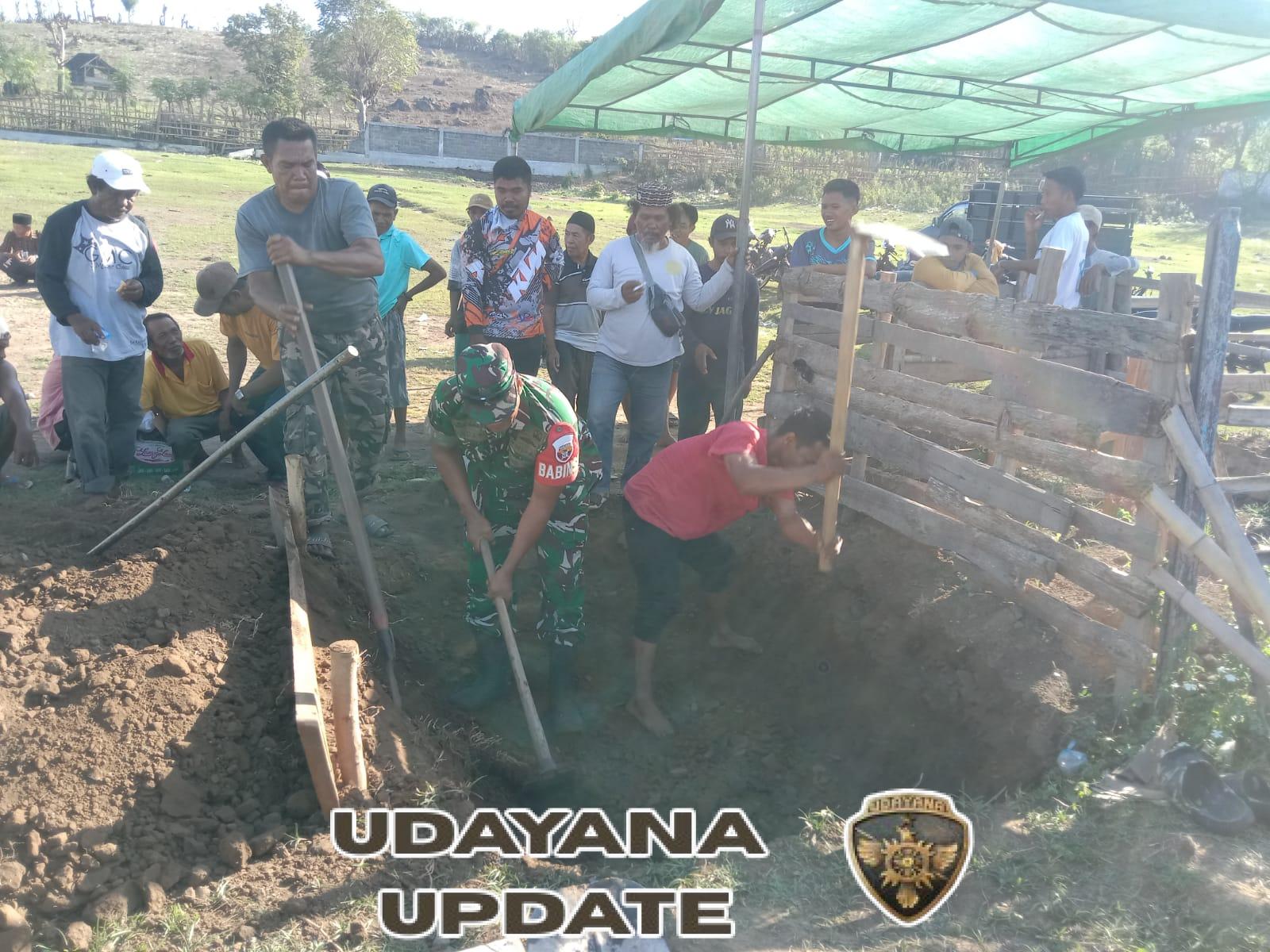 Gotong Royong Gali Kuburan, Babinsa Kempo Tanamkan Nilai Kebersamaan