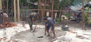 Sertu Lodewik Kay Gelar Komsos dan Bakti Sosial di Desa Bouwelia