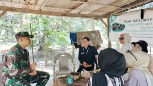 Babinsa Desa Tongo Dampingi Tim Ekspedisi Patriot UNPAD dan Kementerian Transmigrasi Tinjau Produksi Gula Aren.