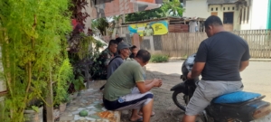 Babinsa Seteluk Tengah Laksanakan Komsos dan Monitoring Wilayah Binaan