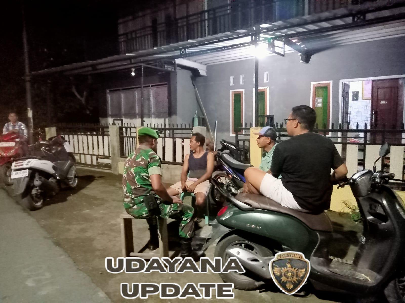 Cahaya Tugas di Tengah Gelap Malam, Babinsa Koramil 1628-04/Poto Tano Hadir untuk Keamanan dan Ketertiban Desa