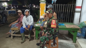 Babinsa Sertu Septi Irawan Terus Hadir di Tengah Masyarakat, Bangun Sinergi Lewat Patroli dan Siskamling