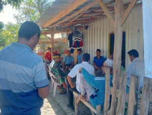 Pemantauan dan Komsos, Cara Babinsa Desa Beru Wujudkan Keamanan dan Kebersamaan di Tengah Masyarakat