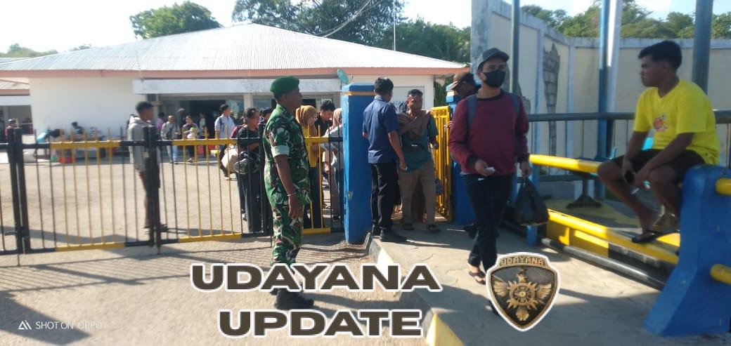 Babinsa Serda Roni Riberu Laksanakan Pengamanan Keberangkatan Kapal di Pelabuhan Pantai Baru