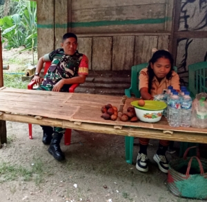 Babinsa Kodim 1602/Ende Dengarkan Aspirasi Warga dalam Komsos di Kecamatan Lio Timur