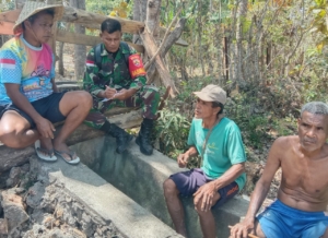 Babinsa Koramil 1627-03/Batutua Laksanakan Komsos dan Patroli Wilayah di Desa Meoain