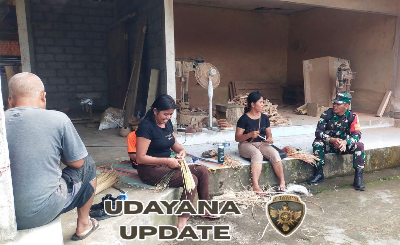 Sinergi Babinsa dan Warga, Dorong Pengrajin Bambu Kayubihi Tingkatkan Nilai Ekonomi Produk