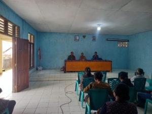 Babinsa 1603-05/Bola Gencarkan Sosialisasi Bahaya Rabies di Desa Kloangpopot