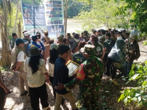 TNI Kodim 1627/Rote Ndao Amankan Kunjungan Menteri Kehutanan di Danau Ledulu
