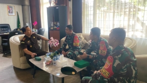 Perkuat Sinergitas di Perbatasan, Dansatgas Pamtas Yonarhanud 2 Kostrad Kunjungi Kejaksaan Negeri TTU