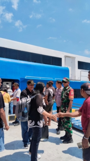 Koramil 1627-01/Ba’a Gencar Pantau Aktivitas di Pelabuhan Ba’a untuk Menjaga Keamanan Wilayah