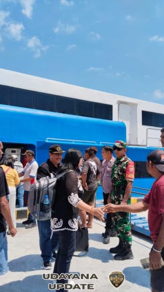 Koramil 1627-01/Ba’a Gencar Pantau Aktivitas di Pelabuhan Ba’a untuk Menjaga Keamanan Wilayah