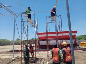 TNI dan Polri Bersinergi Amankan Pembangunan Kawasan Sentra Industri Garam Nasional di Rote Ndao