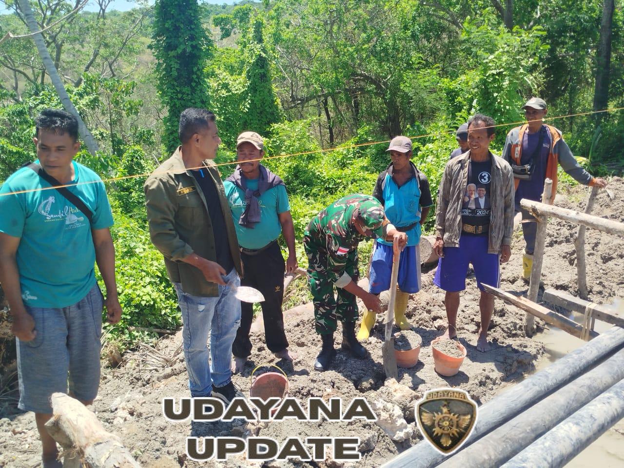 Babinsa 1627-01/Ba’a Dampingi Peletakan Batu Pertama Pembangunan Irigasi di Desa Lidamanu