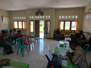 Wujud Kepedulian Teritorial, Babinsa dan Pemdes O’baki Bahas Rencana Pembangunan Koperasi Desa