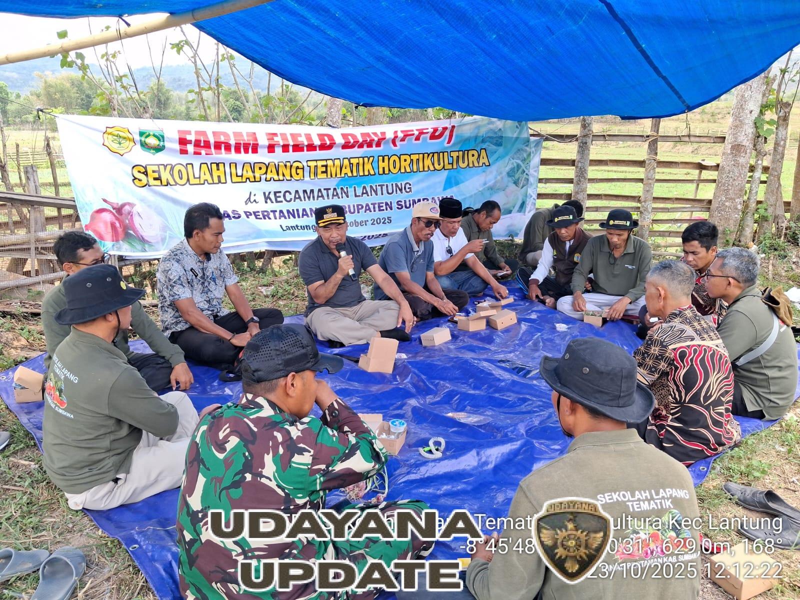 Babinsa Lantung Hadiri Sekolah Lapangan Hortikultura dan Panen Bawang Merah