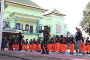 Outing Class, TK Negeri Gema Santi Semarapura Kangin Gelar Kunjungan edukatif Ke Makodim Klungkung